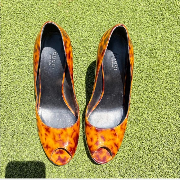 Stunning vintage and rare AUTHENTIC Gucci Tortoiseshell Heels - Picture 1 of 8
